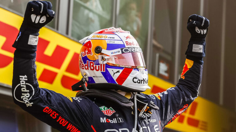El piloto de Red Bull Max Verstappen celebra luego de ganar el GP Países Bajos de la F1 2022, el 4 de septiembre.