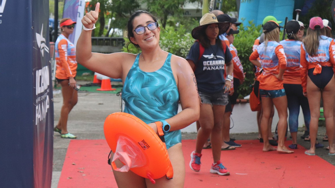 La nadadora Sara Palacios antes del Oceanman de Panamá 2022.