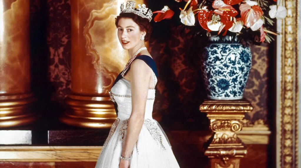 Ocho facetas que marcaron la vida de la reina Isabel II