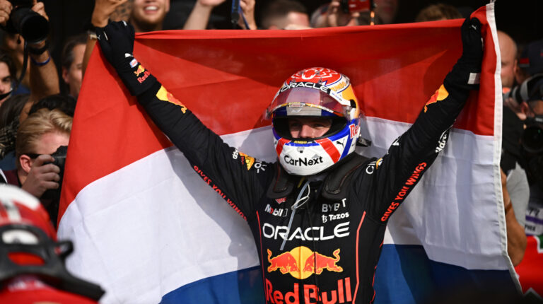 El piloto neerlandés, Max Verstappen, celebra su triunfo en el GP de Países Bajos, el domingo 4 de septiembre de 2022.