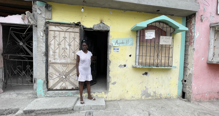 Leyda Guerrero, una de las víctimas de Cristo del Consuelo pide ayuda para reconstruir su casa. Guayaquil, 13 de septiembre de 2022.