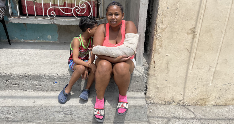 Nataly Sierra, recibió una bala perdida en el brazo el día de la explosión en Cristo del Consuelo. Guayaquil, 13 de septiembre de 2022.
