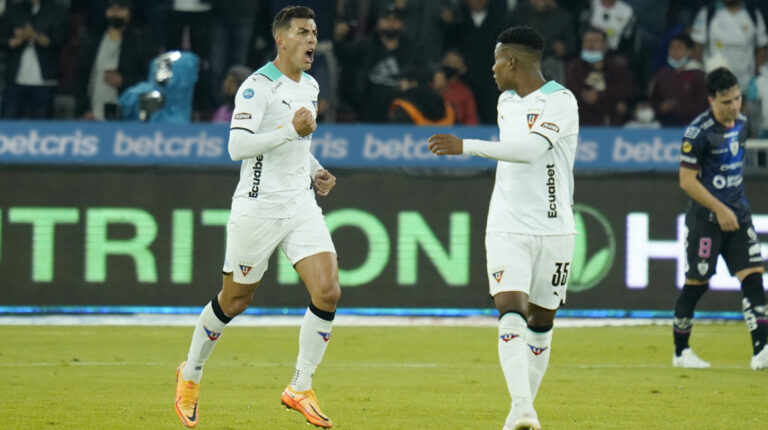 Michael Hoyos festeja el gol que marcó en el empate entre Liga de Quito e Independiente, el 17 de septiembre de 2022.