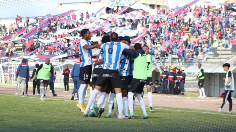 Los jugadores del Deportivo Quito festejan su victoria ante Dunamis, en Tulcán, el 17 de septiembre de 2022.