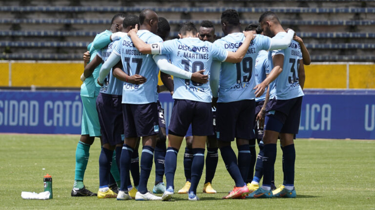 Los jugadores de Universidad Católica, antes del partido ante Orense, el domingo 18 de septiembre de 2022.