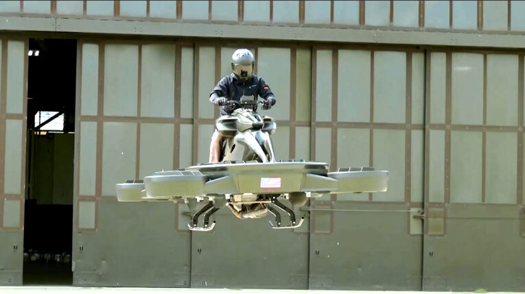 Motocicleta voladora XTurismo, probada en vuelo.