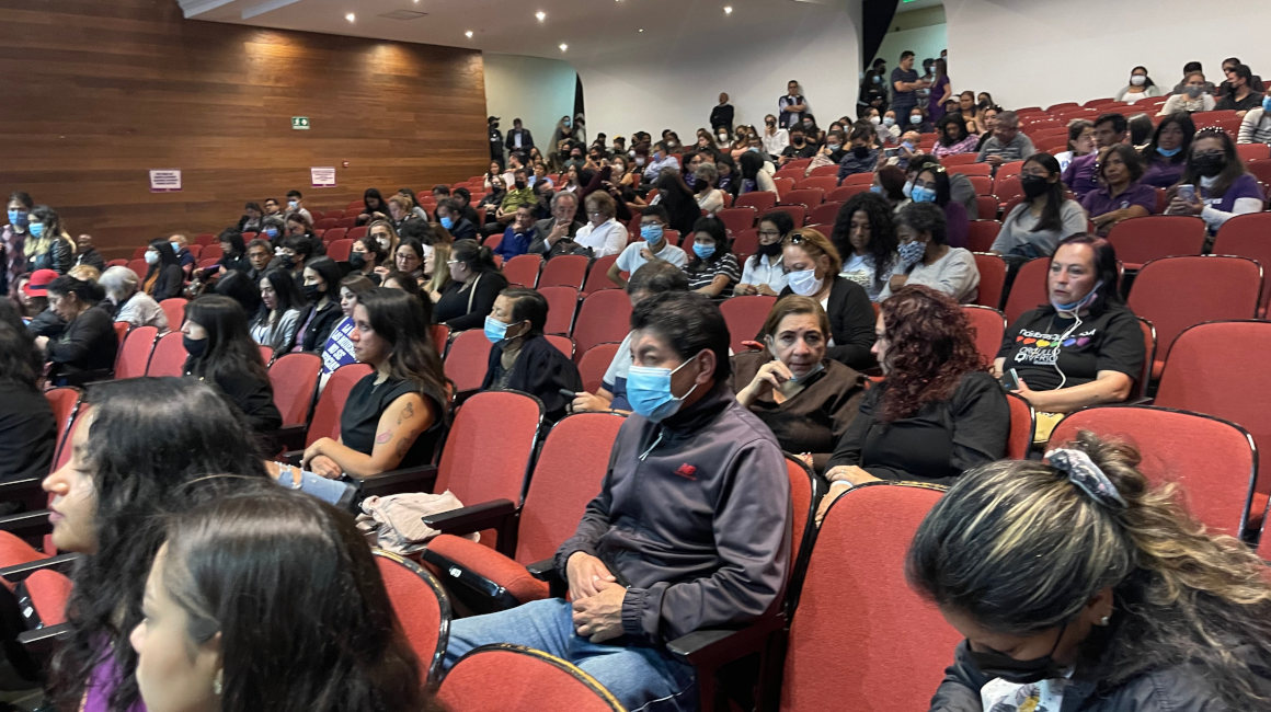 Decenas de personas llegaron al auditorio de la Universidad Central para despedir a la abogada Bernal.