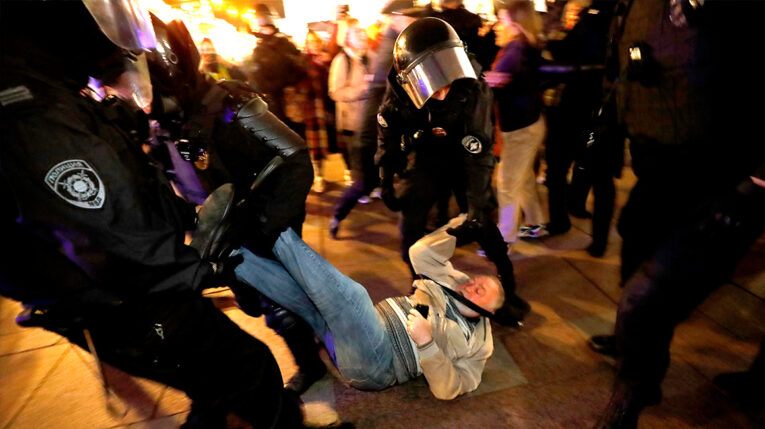 Más de 1.000 detenidos en Rusia por protestas contra la guerra en Ucrania