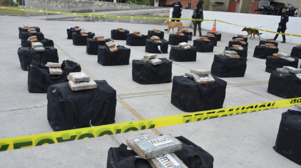Policía decomisa tres toneladas y media de cocaína en Guayaquil