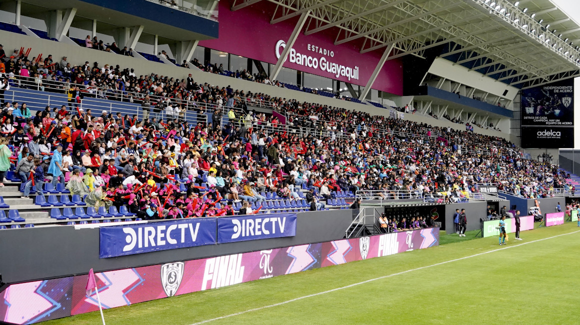 Hinchas de Ñañas y Dragonas en la final de vuelta de la Superliga, el 25 de septiembre de 2022.