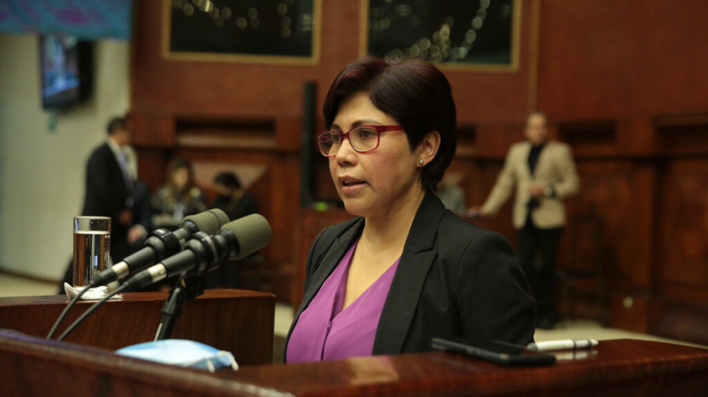 Elizabeth Otavalo comparece tres veces en la Asamblea Nacional