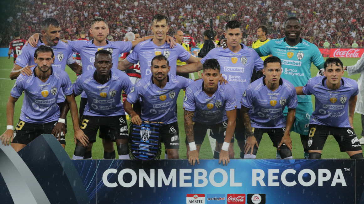 Banderín Del Nuevo Estadio Del Club Atlético Independiente