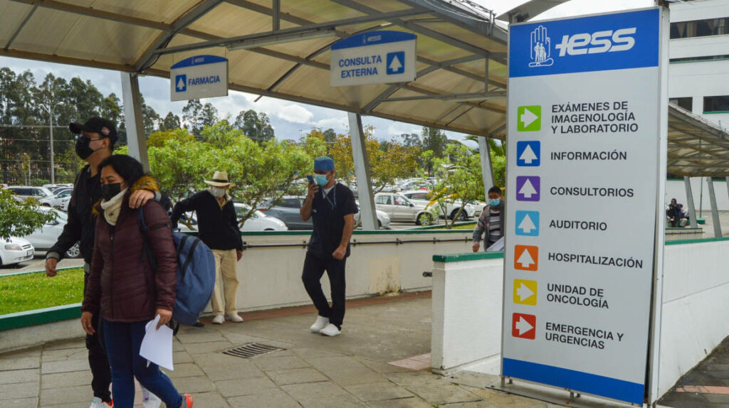 Plazo de 120 días para renovar otra vez a vocales del IESS