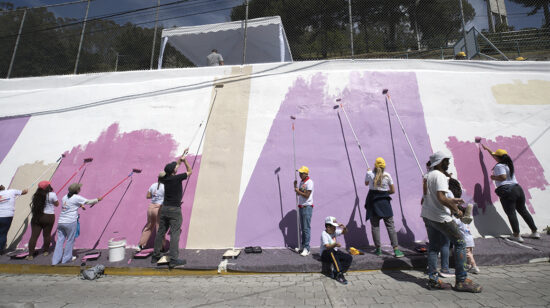 Soy Raíz el mural en la Cima de la Libertad en Quito