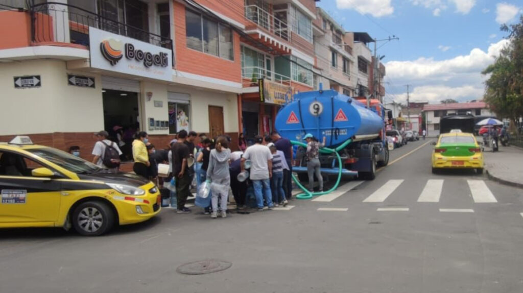 Servicio de agua en siete parroquias de Quito continúa intermitente