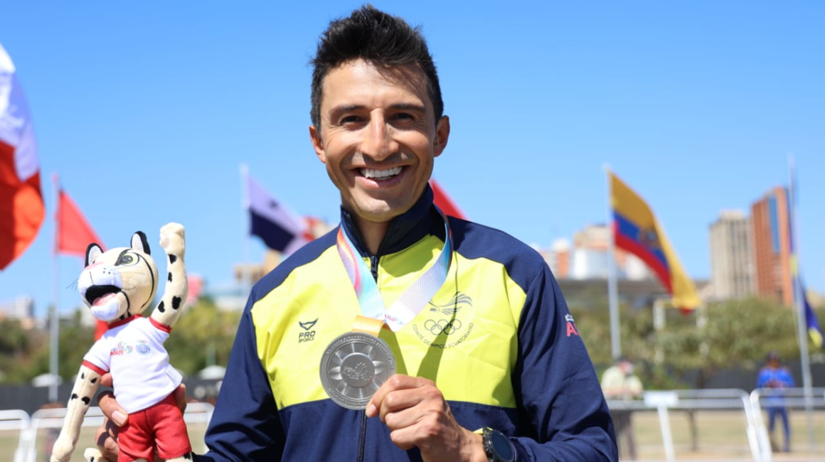 Jorge 'Jota' Bolaños, con su medalla de plata en los Suramericanos de Asunción.