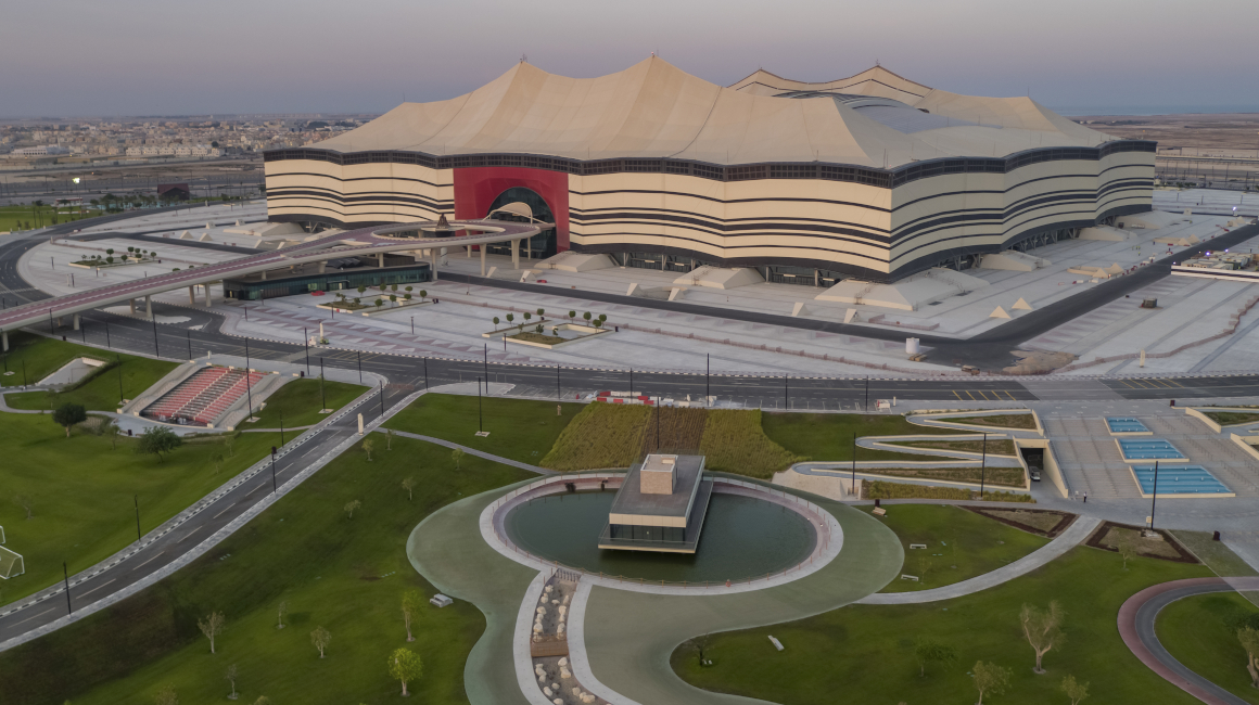 Vista aérea del estadio Al Bayt, donde se jugará la inauguración del Mundial de Qatar 2022. 