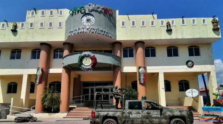 20 muertos por masacre y crimen de alcalde del sur de México