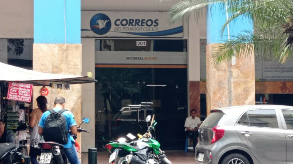 Correos del Ecuador, entre multas, deudas y proveedores impagos