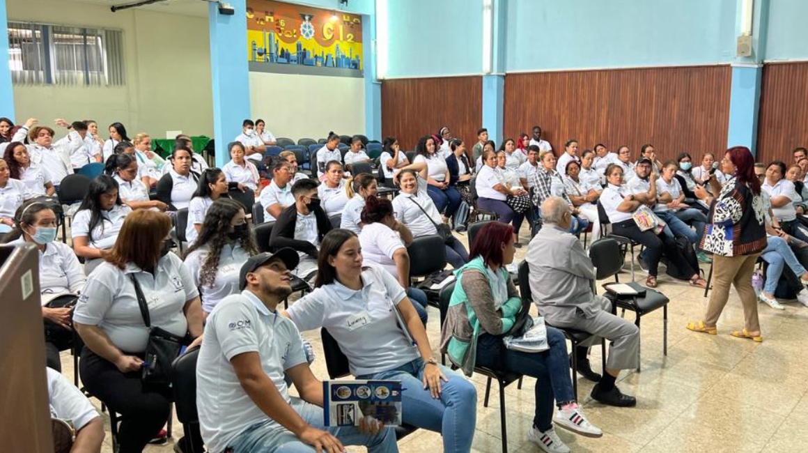 Introducción a los módulos sobre elaboración de desinfectantes dirigido a migrantes venezolanos, en la Universidad de Guayaquil.