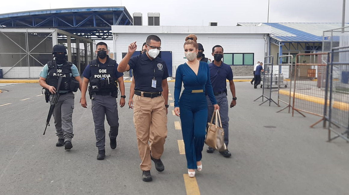Pablo Ramírez, exdirector del SNAI y Claudia Garzón, recorren los centros penitenciarios de Guayas. Guayaquil,16 de enero de 2022.