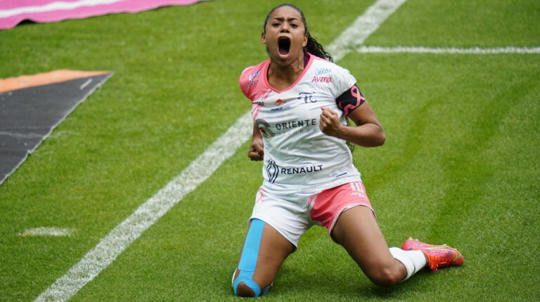 Maireth Pérez de Club Ñañas festeja un gol anotado en la final de la Superliga femenina, el 25 de septiembre de 2022.