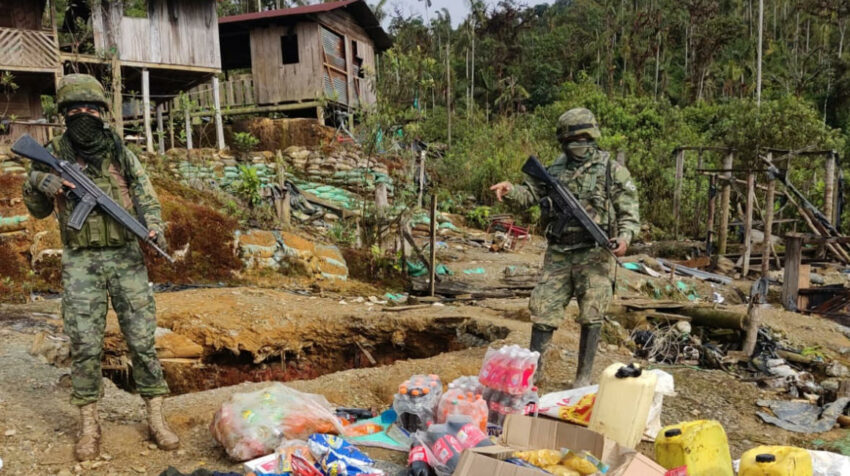 Militares encontraron restos de comida en un campamento ilegal en Buenos Aires, Imbabura, en septiembre de 2022.