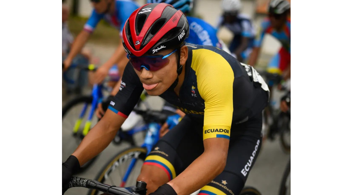 Brayan Obando, durante el Tour de l'Avenir con la selección ecuatoriana.
