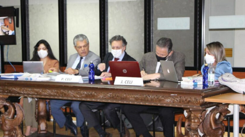 Pablo Celi y su abogados, durante la instalación de la audiencia preparatoria de juicio del caso China CAMC, en la Corte Nacional de Justicia, el 21 de octubre de 2022.