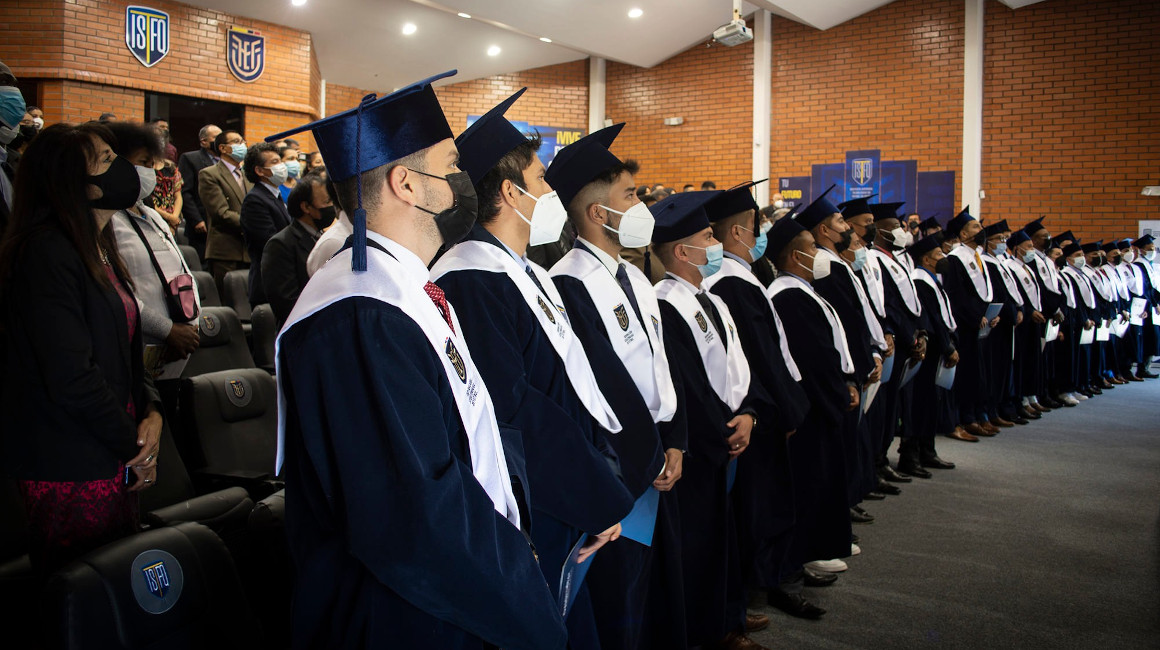 Ceremonia de graduación de los alumnos en dirección técnica del Instituto Superior Tecnológico de Fútbol de Quito.