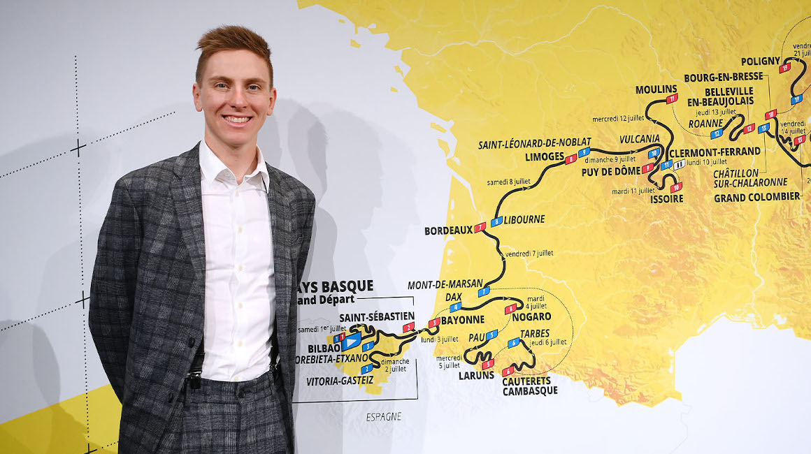 El ciclista Tadej Pogacar posa luego de la presentación del recorrido Tour de Francia 2023, el 27 de octubre de 2022.