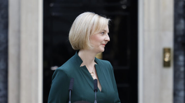 Liz Truss durante el discurso tras su renuncia como primera ministra británica, el 25 de octubre de 2022.
