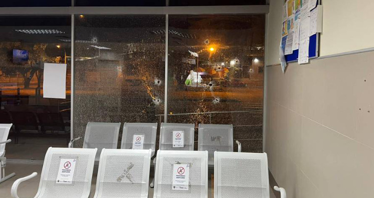 El centro de salud de Bastión Popular fue atacado por delincuentes que dispararon contra la infraestructura. Guayaquil, 1 de noviembre de 2022. 