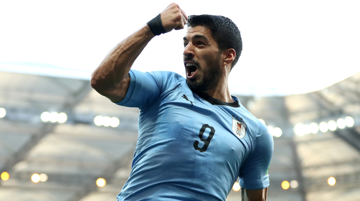 Luis Suárez celebra un gol con la selección de Uruguay.