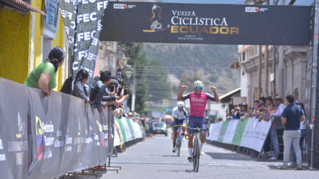 Chalapud gana la Etapa 3 y es el nuevo líder de la Vuelta al Ecuador