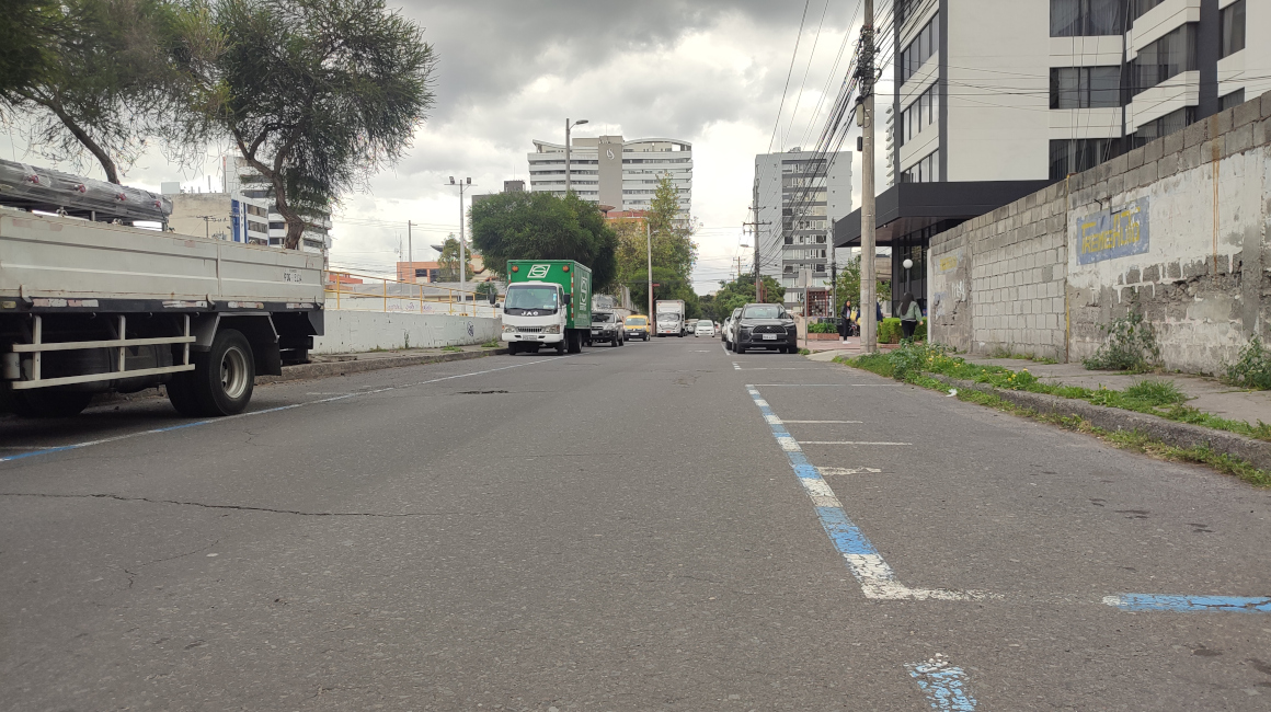 La Zona Azul luce vacía en la calle Núñez de Vela, en el norte de Quito, el 16 noviembre de 2022.