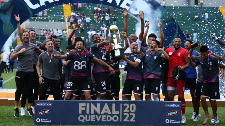 Los jugadores de Cuniburo festejan el campeonato del Ascenso Nacional, el 19 de octubre de 2022.