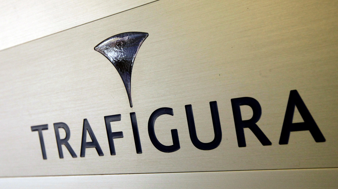 El logotipo de Trafigura se muestra en la entrada de la empresa en Ginebra el 11 de marzo de 2012.