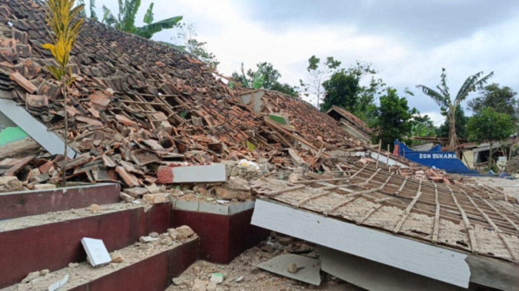 Sube a 162 la cifra de muertos por sismo en Indonesia