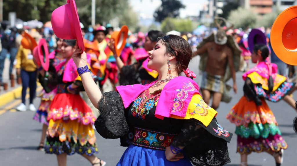 Desfile de la Confraternidad abre las Fiestas de Quito 2022