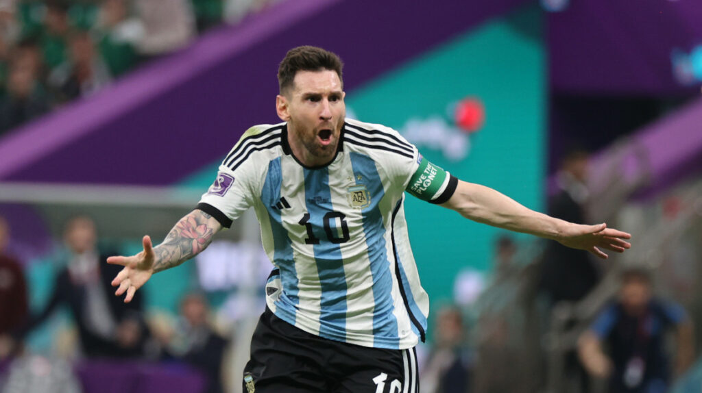 Messi y Fernández salvan a Argentina y sueñan con la clasificación