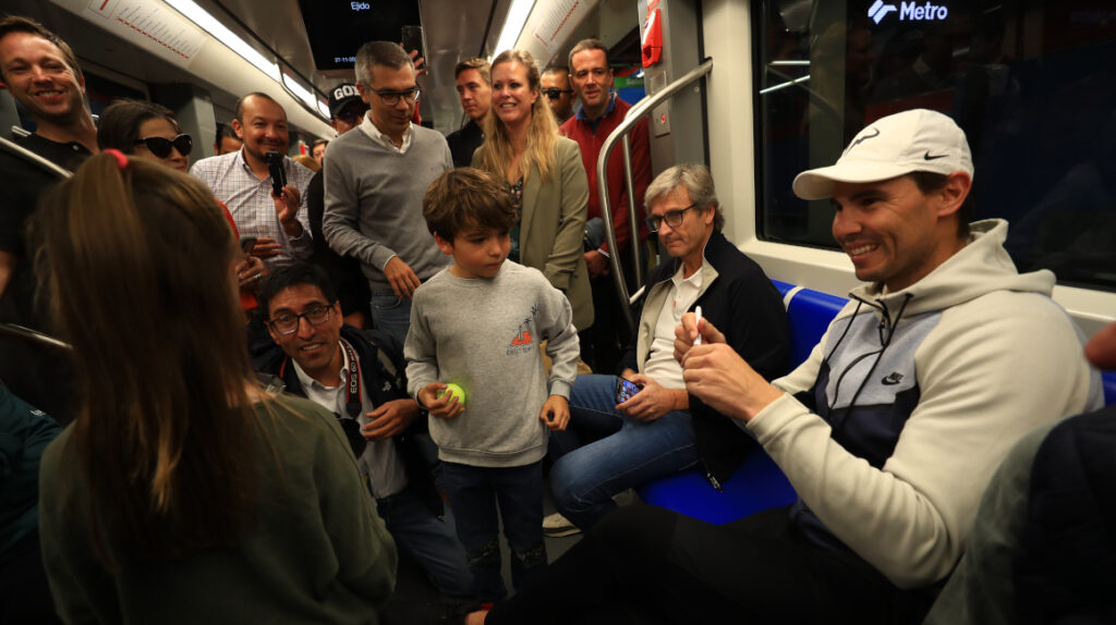 Rafael Nadal y Casper Ruud, turistas en el Metro de Quito