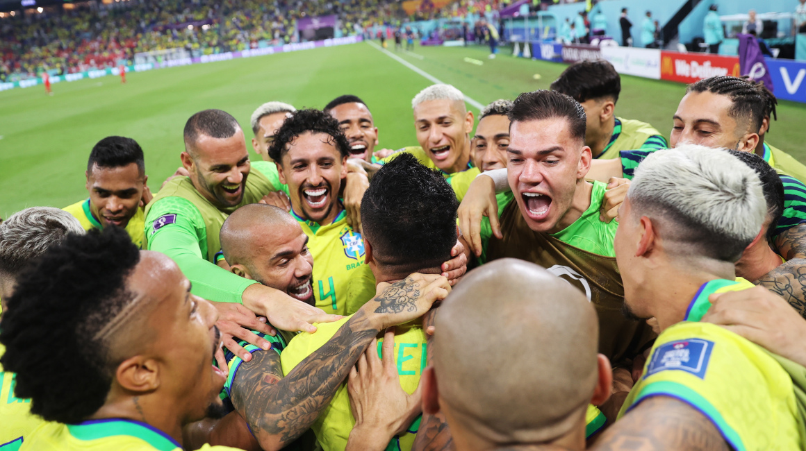 Los jugadores de Brasil festejan el gol de Casemiro en la victoria ante Suiza, el 28 de noviembre de 2022.