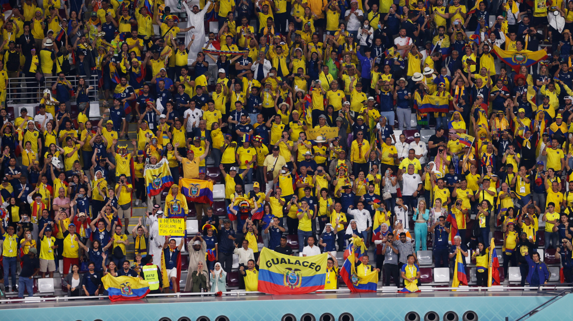 Los aficionados ecuatorianos, durante el partido de Ecuador ante Países Bajos, el 25 de noviembre de 2022.