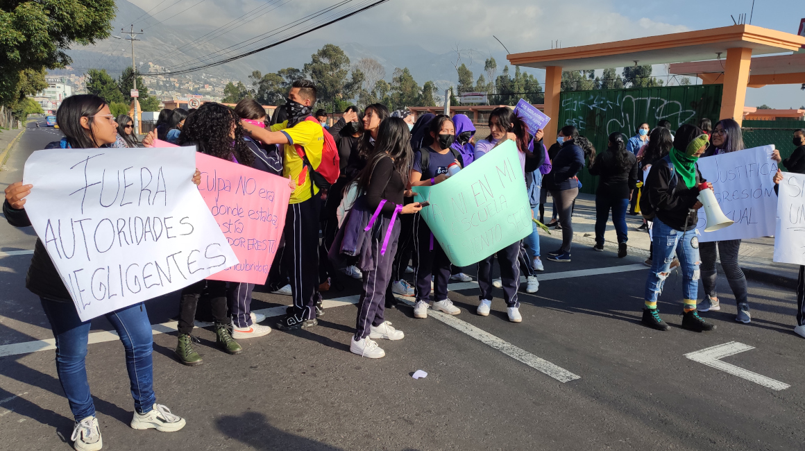 Provincial protestan por la presunta agresión sexual que habría sufrido una estudiante, el 29 de noviembre de 2022.