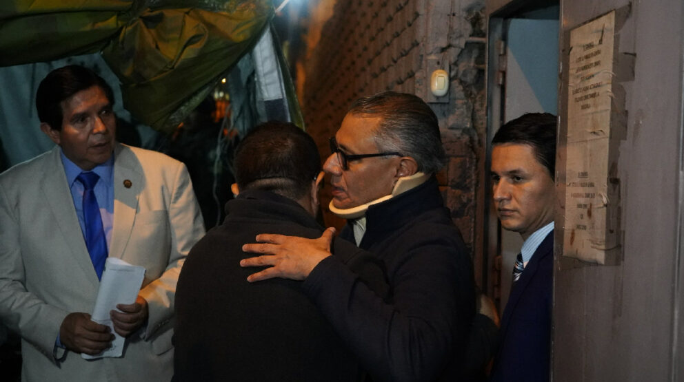 Jorge Glas, exvicepresidente de la República, segundos después de abandonar la Cárcel 4 de Quito, el 28 de noviembre de 2022.