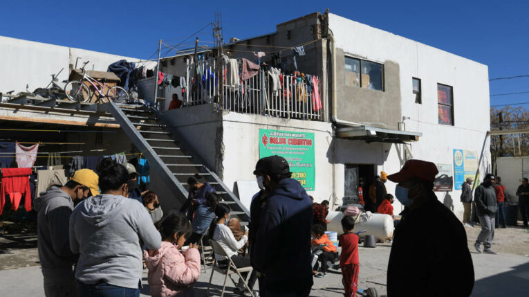 Imagen referencial. Migrantes de origen centroamericano permanecen en un albergue en la fronteriza Ciudad Juárez, Chihuahua. México, 11 de noviembre de 2022.