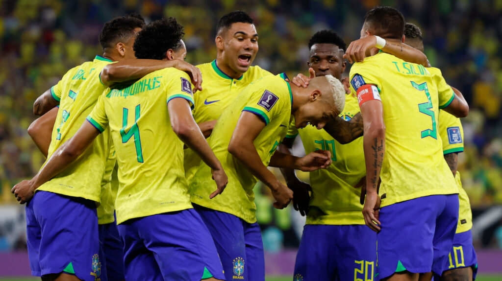 Fiesta y baile en el 974, Brasil avanza a los cuartos de final