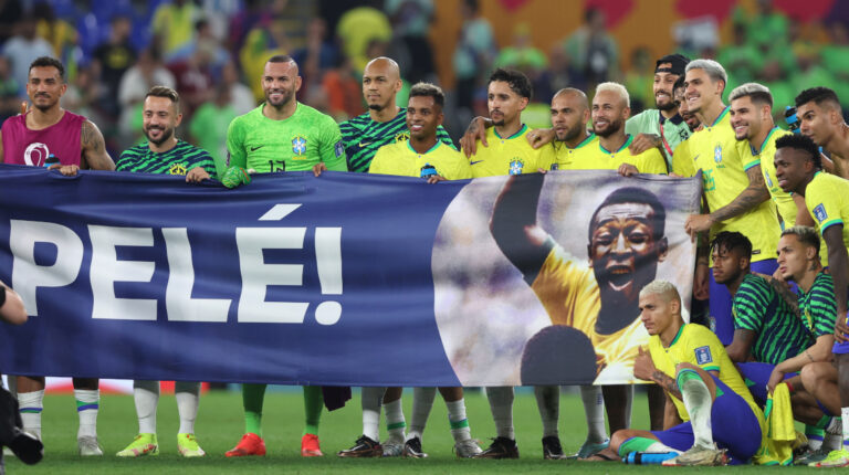 La selección de Brasil le envía ánimos a Pelé