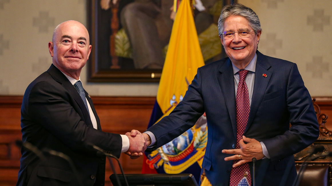 secretario de Seguridad Nacional de Estados Unidos Alejandro Mayorkas y el presidente Guillermo Lasso
